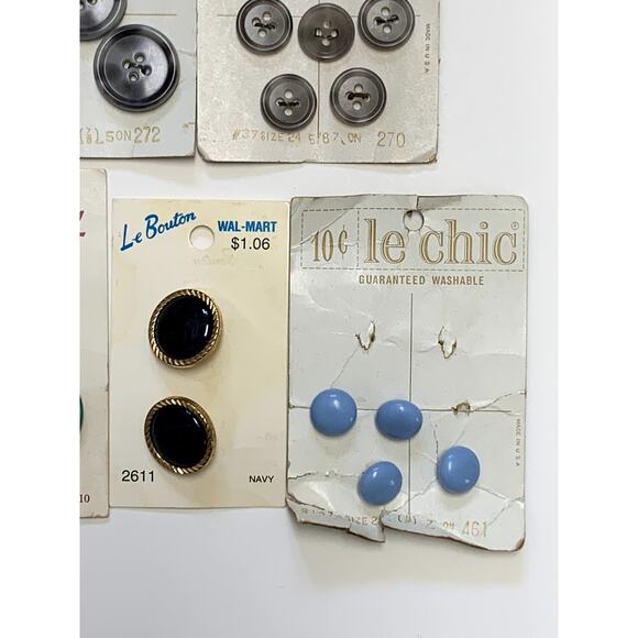 Buttons Vintage Lot 10 La Mode le chic Landsing Exquisit Le Button on Cards - Picture 6 of 16